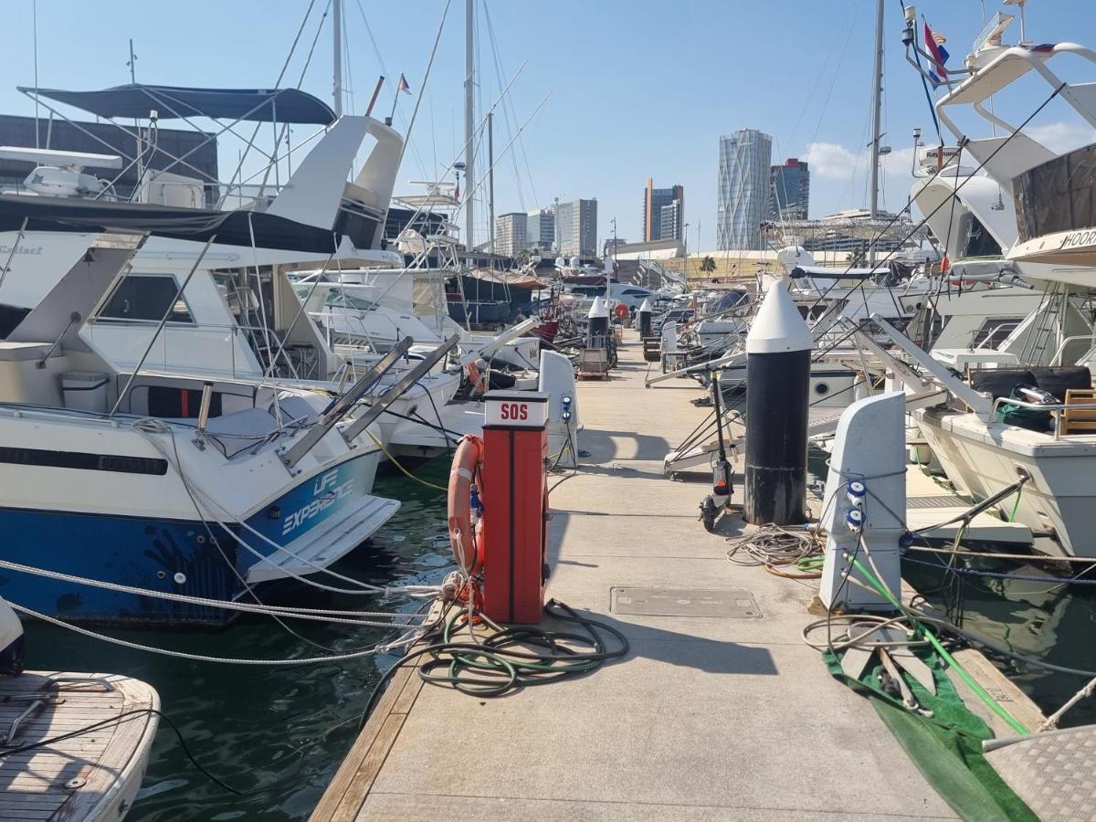 Hotel Beautiful And Comfy Boat In Barcelona With Boat Tour Option Esterno foto