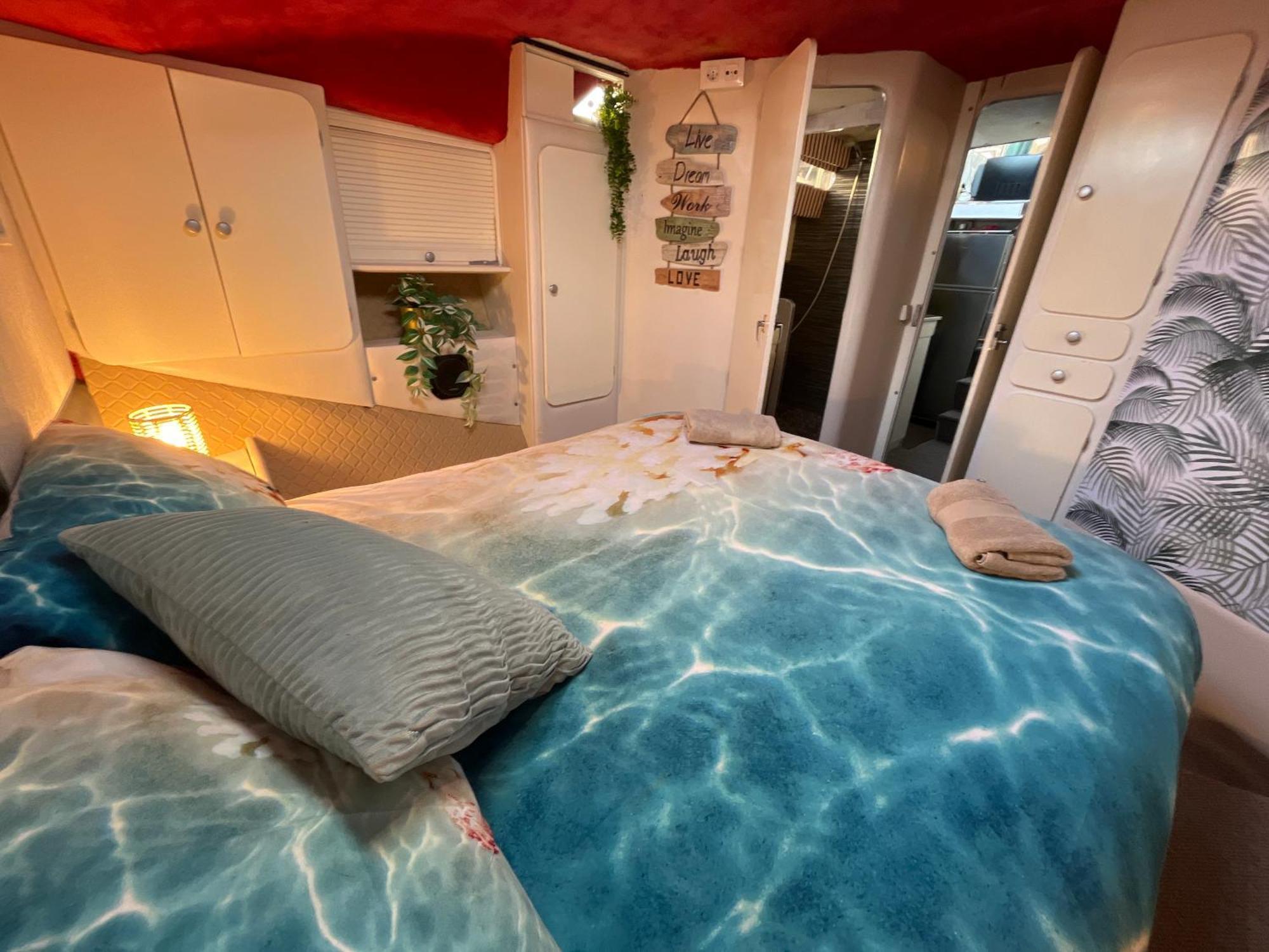Hotel Beautiful And Comfy Boat In Barcelona With Boat Tour Option Esterno foto